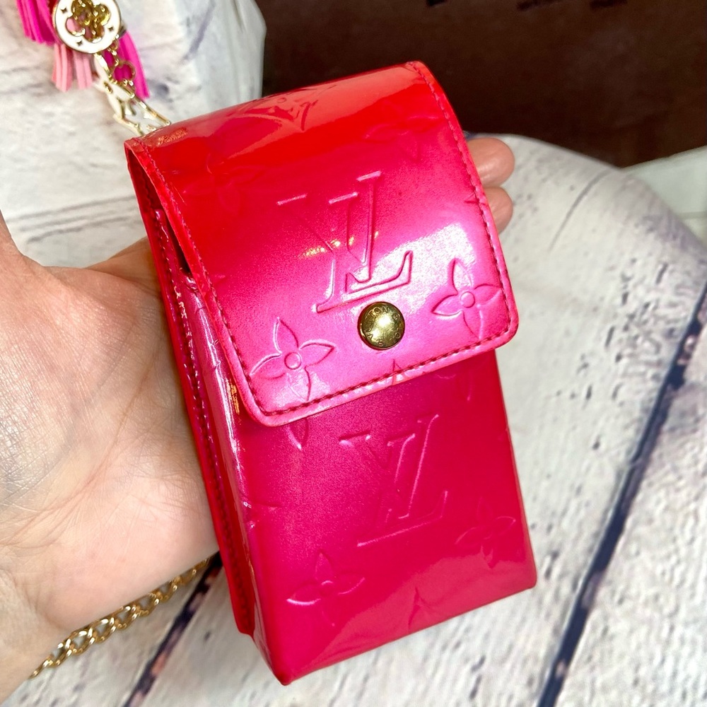 Louis Vuitton HOT PINK vernis leather pouch crossbody or bum bag w/keychain - Picture 3 of 10